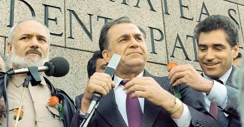 Ion Iliescu, primul președinte nelegitim al României, a permis pe data de 3 februarie 1990 să dispară din conturi întreaga rezervă valutară a țării
