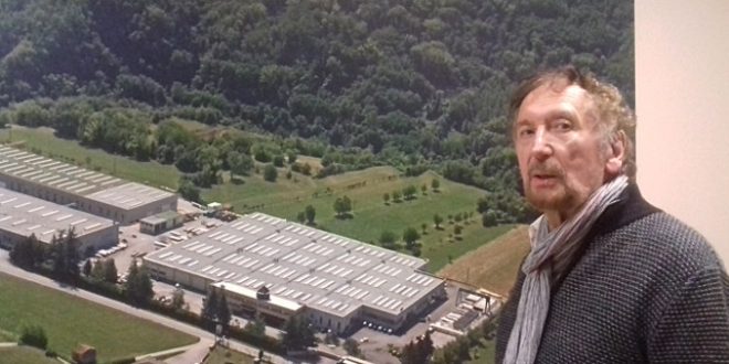 Patronul unei fabrici a decis să dea toți banii săi la angajați – ”Nu vreau să mor cu ei în bancă”