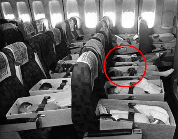 Au Pus 3300 De Nou-Născuți Și Copii În Cutii Și I-Au Băgat Într-Un Avion, Ce S-A Întâmplat Cu Ei Peste Numai Câteva Ore E Incredibil!