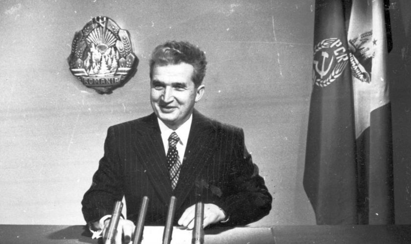 12 aprilie 1989,Ceaușescu anunță că a plătit toată datoria externă a țării,21 miliarde de dolari. „De azi înainte,România nu mai plătește tribut nimănui!!!